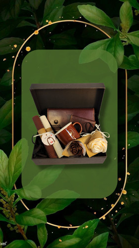 ست هدیه شامل کیف پول چرم طبیعی جاکارتی چرم طبیعی ۲ عدد گل روبانی لیوان سرامیکی لب طلایی شمع زنبوری دو عددی بزرگ