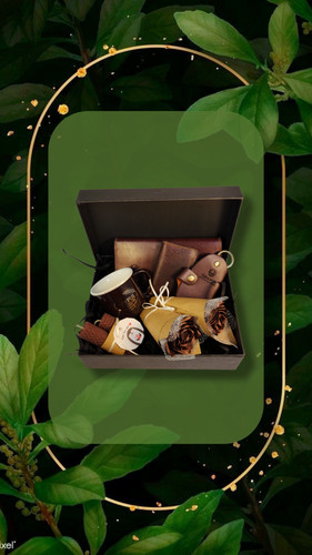 ست هدیه شامل کیف پول چرم طبیعی جاکارتی چرم طبیعی جا کلیدی چرم طبیعی ۲ عدد گل روبانی لیوان سرامیکی لب طلایی شمع زنبوری دو عددی کوچک